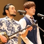 「サザエさん」の主題歌を沖縄風にアレンジして歌ったキンニクキンギョ＝三田学園