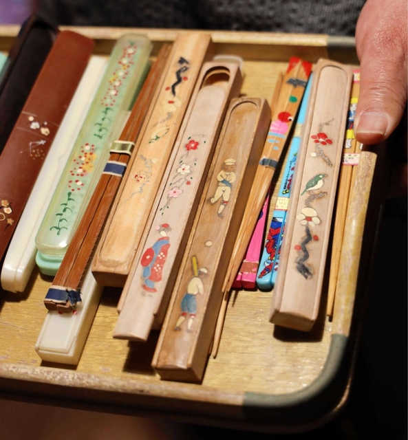 木製の箸箱＝三田市三田町