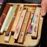 木製の箸箱＝三田市三田町