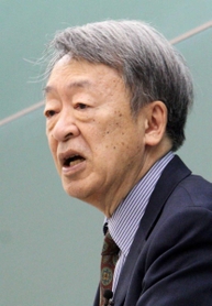 「コロナでできた時間を有意義に使い、自分で学びを広げて」と呼び掛ける池上さん＝関西学院大学神戸三田キャンパス