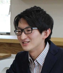 衛藤彬史・研究員