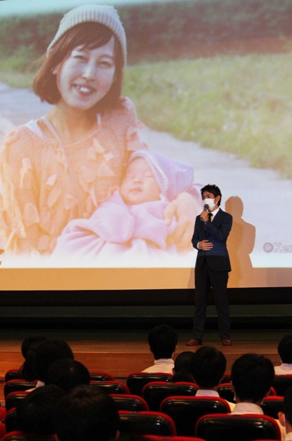 奈緒さんや長男との日々を語る清水健さん＝三田学園