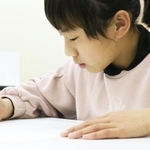 問題に向き合う表情は真剣そのもの