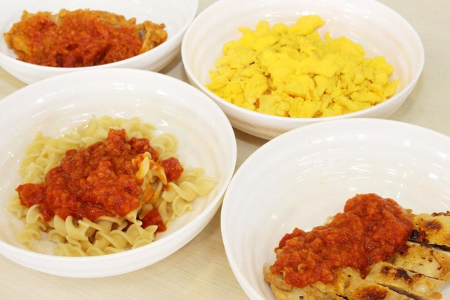 トマトソースは挽肉などと混ぜてパスタにかけたり、チキンソテーやチキンカツにもぴったり＝神戸市北区