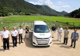 高齢者らの移動手段のため、住民が運行する「あいのり１号」＝三田市上青野