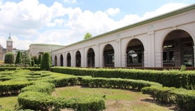 道の駅神戸フルーツ・フラワーパーク大沢内に構えた工場＝神戸市北区