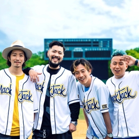 選手へのエールを歌うＭＡＣＫ　ＪＡＣＫ（ソニー・ミュージックエンタテインメント提供）