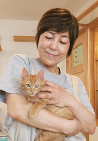 「猫結び」店主の喜道薫さん＝三田市駅前町