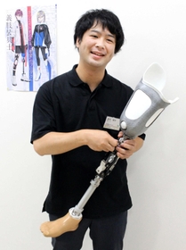 義肢装具士としてパラリンピックをサポートする唐内健太さん＝三田市福島