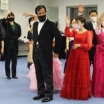 本番まで３週間となった１日の通し稽古＝フラワータウン市民センター