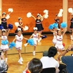 チアリーディングも会場を盛り上げた＝県立有馬富士公園