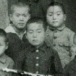 幼少期の中後茂さん（中央）