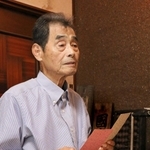 両親の思い出を語る長男の中後茂さん＝三田市