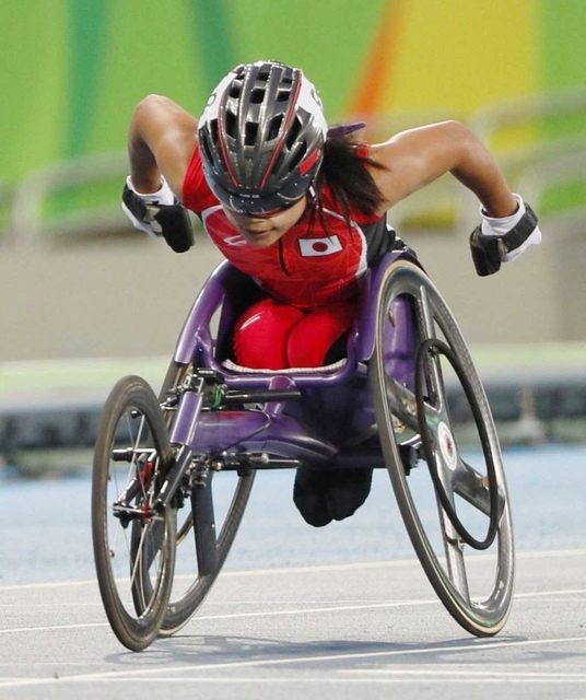 リオデジャネイロ・パラリンピック女子４００メートル（脳性まひＴ３４＝車いす使用）決勝でゴールする北浦さん（共同）