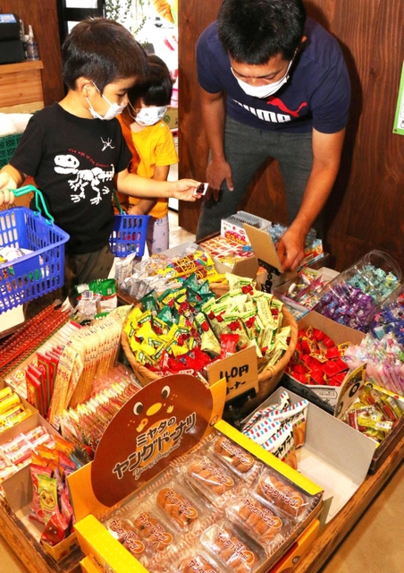駄菓子コーナーは子どもに大人気