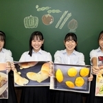 オリジナルパンを考案した三田祥雲館高校の生徒＝三田市学園１