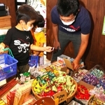 駄菓子コーナーは子どもに大人気