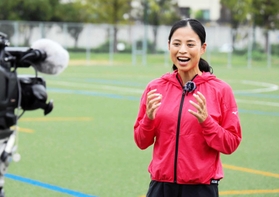 三田国際マスターズマラソンをＰＲする小林祐梨子さん＝三田市ゆりのき台１、駒ケ谷運動公園