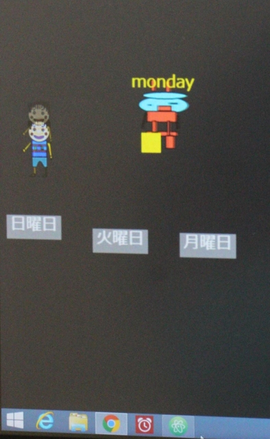 児童の案を基に作ったゲーム。英語の正しい日本語訳のブロックの上に乗る＝志手原小学校