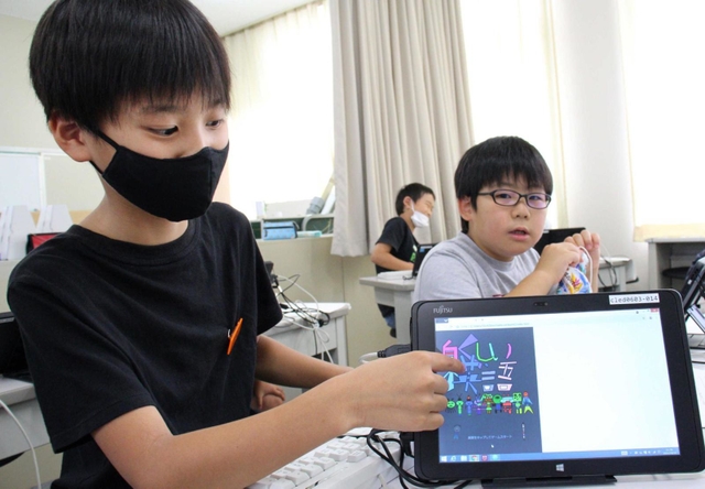 タイトル画面の文字を動かせるようにプログラミングした＝志手原小学校