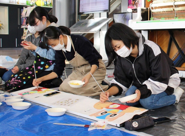 市のマスコット「キッピー」の姿も＝三田市天神１