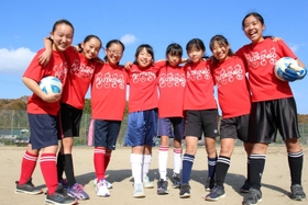 仲良しのメンバーで最後の大会を迎える＝三田市富士が丘４