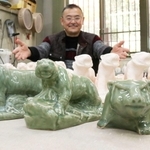 寅の置物＝三田市三輪