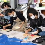 市のマスコット「キッピー」の姿も＝三田市天神１