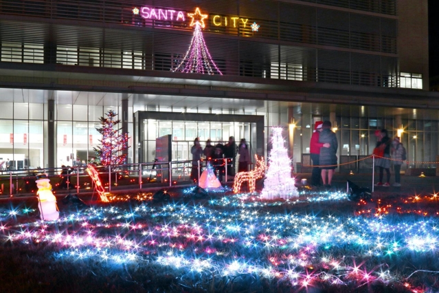 市役所には「ＳＡＮＴＡ　ＣＩＴＹ」の文字が＝三輪２