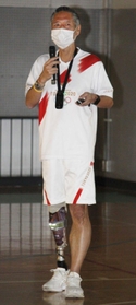 聖火リレーの思い出を振り返る松本さん＝三田市志手原