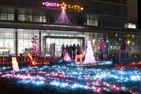 市役所には「ＳＡＮＴＡ　ＣＩＴＹ」の文字が＝三輪２