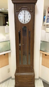 三田小学校の講堂に置かれていた柱時計（提供）