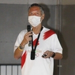 聖火リレーの思い出を振り返る松本さん＝三田市志手原