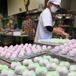 師走の風物詩「米まんじゅう」＝西村清月堂三輪本店