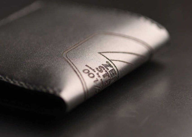 きめが細かい革質が特徴