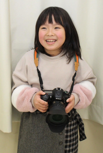 「カメラのパシャって撮る音が好き」と話す森鼻文音さん＝三田市西相野