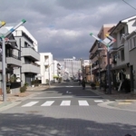 「鷹取商店街」と書かれたアーチ型の入り口はなくなった＝神戸市長田区本庄町２（山下さん提供）