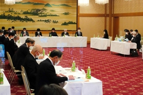 丹波少年自然の家を運営する１０市町の首長、議長が集った組合定例会＝西宮市社家町、西宮神社会館