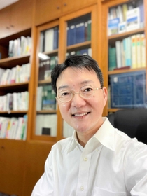 平松燈教授