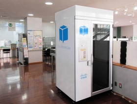 ウッディタウン市民センターに設置されたリモート相談の専用ボックス＝けやき台１（三田市提供）