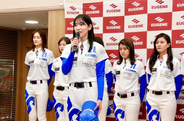兵庫ブルーサンダーズに入団した椿梨央選手＝三田市駅前町