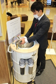 循環する水でどこでも手洗いができるウォッシュ＝神戸市北区上津台８