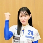 ガッツポーズする椿梨央さん