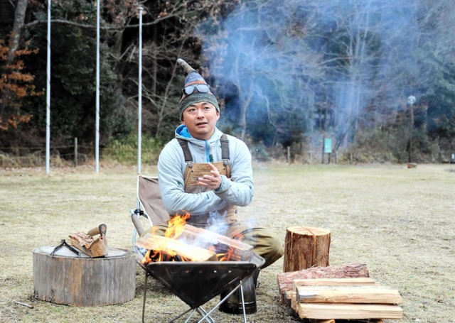 森本崇資さん。企業や団体など大人向けのキャンプ研修も行っている＝三田市野外活動センター