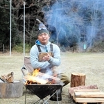 森本崇資さん。企業や団体など大人向けのキャンプ研修も行っている＝三田市野外活動センター