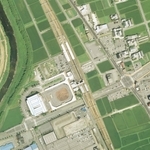 事業前の航空写真。中心付近を南北に走るのがＪＲ福知山線（三田市福島土地区画整理組合提供）