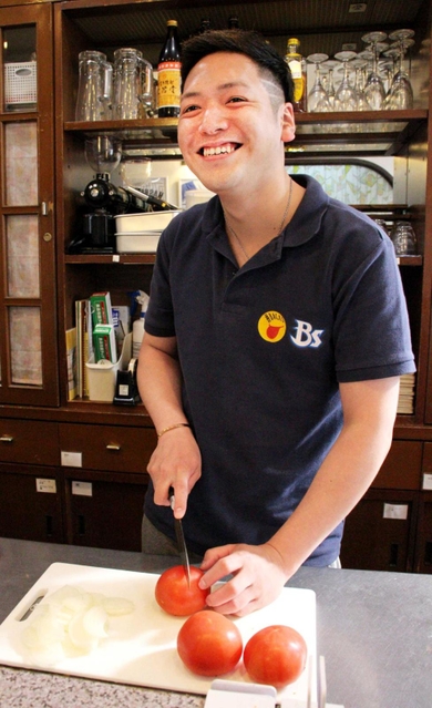 「気軽に来られる店にしたい」と話す北島悠平店主＝三田市相生町