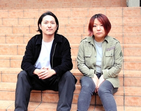 仲間たちとフェス運営を続けてきた野村優太さん（左）と深川浩子さん＝大阪市内