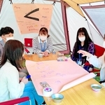 キャンパス内でのキャンプ体験（撮影・小森有喜）