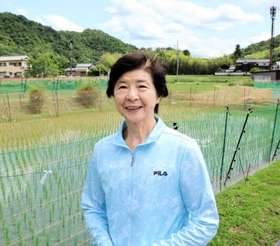 ２０年以上アイガモ農法に取り組む福本妙子さん＝三田市